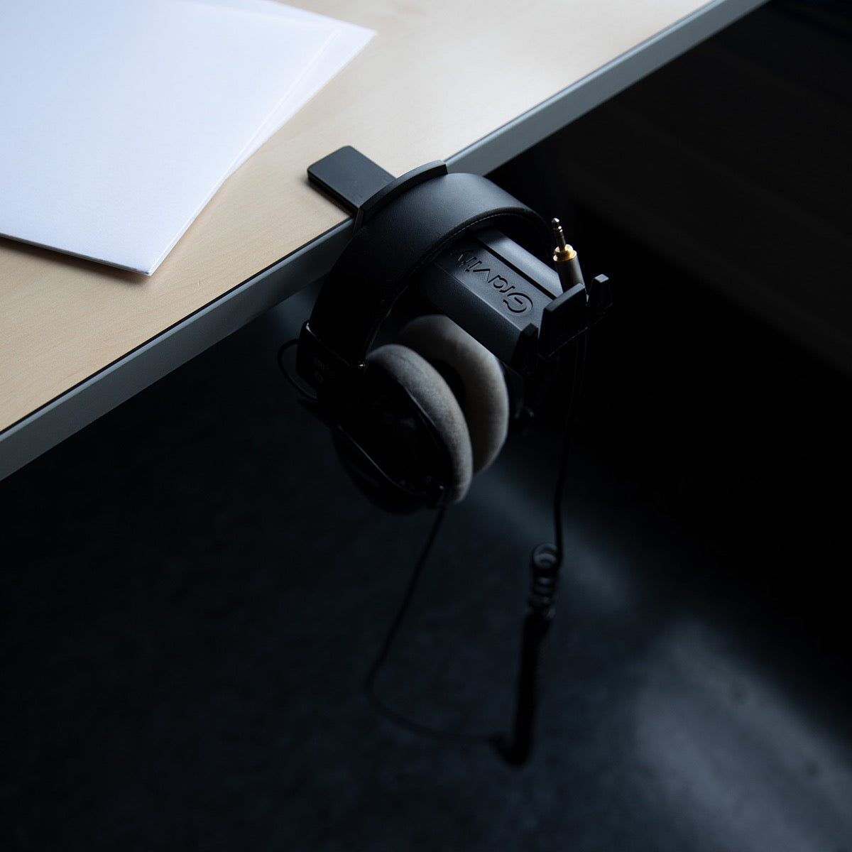 Gravity HPHTC01B Desk Mount Headphones Hanger