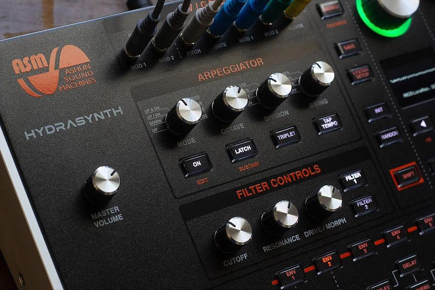 Ashun Sound Machines Hydrasynth Desktop and Rack Synthesizer