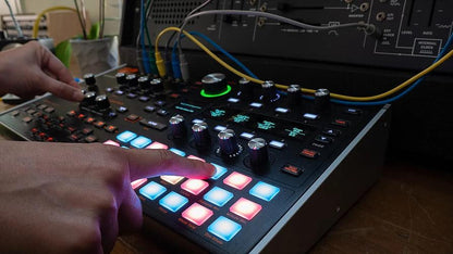 Ashun Sound Machines Hydrasynth Desktop and Rack Synthesizer